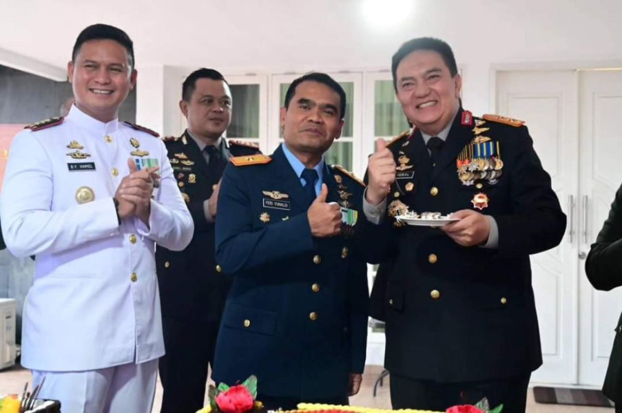 Tiga Pimpinan TNI di Riau Datangi Rumah Kapolda