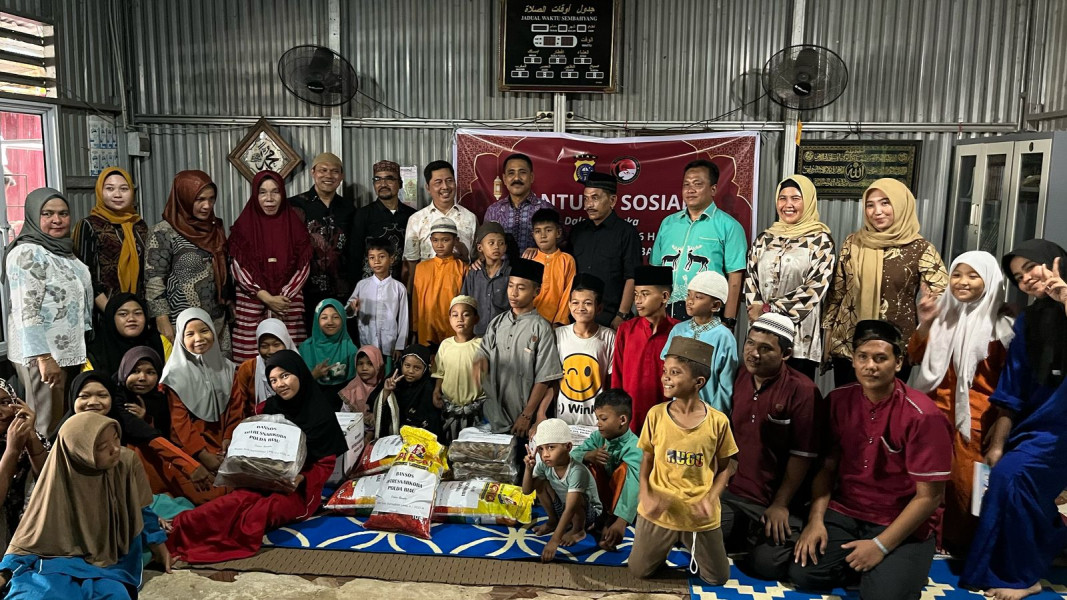Jumat Berkah, Ditnarkoba Polda Riau Datangi Panti Asuhan Bawa Bantuan Sembako