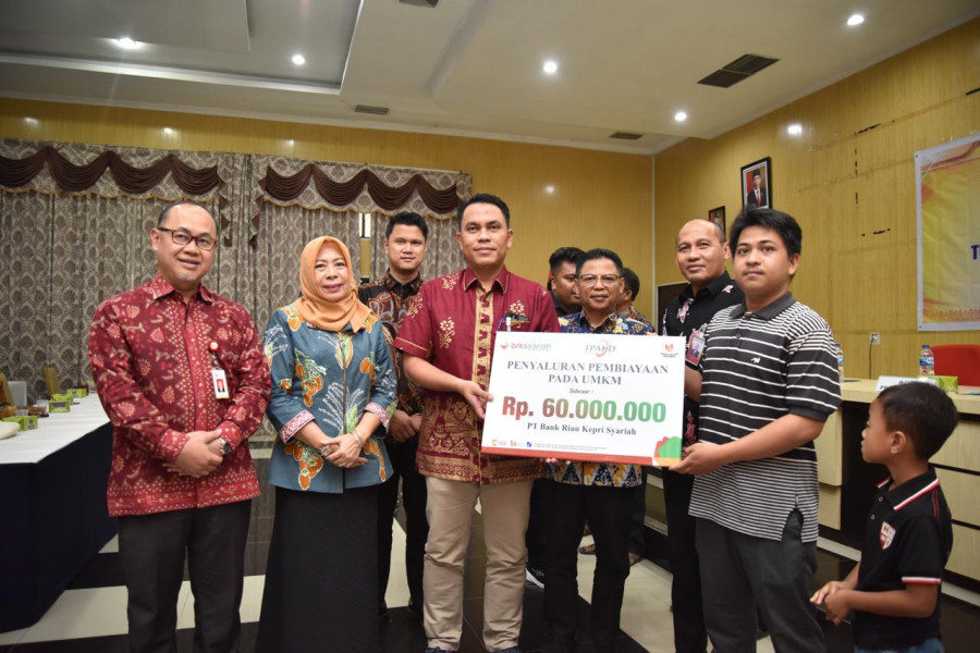Dukung Kemajuan Perekonomian di Inhu, BRK Syariah Salurkan Rp 380 jt Kepada Pelaku UMKM