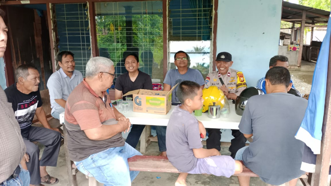 Bhabinkamtibmas Kelurahan Labuh Baru Timur Sambangi Masyarakat Himbau Tingkatkan Keamanan