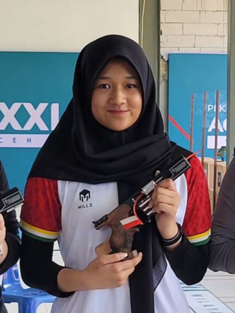 Sisihkan Atlet Tuan Rumah, Penembak Muda Riau Asyifa Raih Medali Emas Kedua