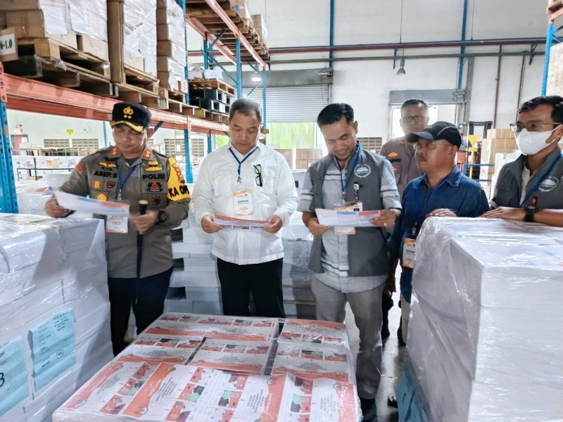Kapolres Siak AKBP Asep Sujarwadi dan Kajari Monitoring Percetakan Surat Suara di Bekasi