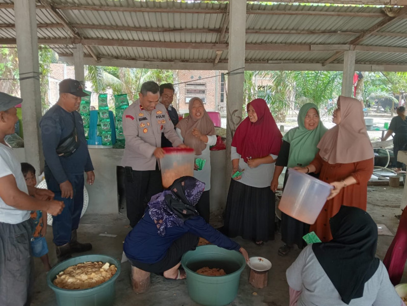 Ipda Khairul Sambangi Ibu Ibu Bandar Sungai Imbau Ciptakan Pilkada Damai