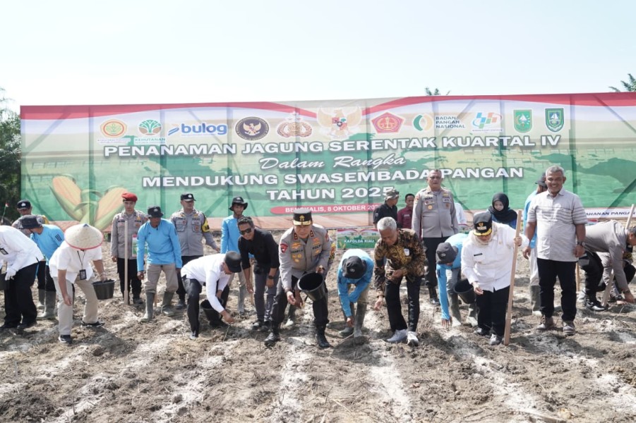 Disaksikan Wapres Gibran,  1.268 Ton Jagung Dilepas Polri untuk Bulog