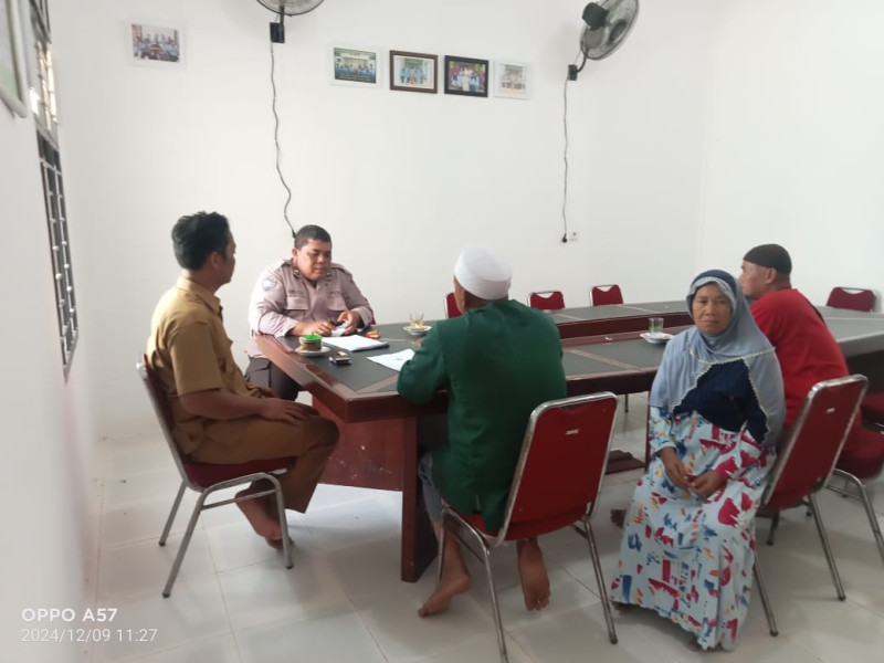 Giat Cooling System di Kampung Dayun, Bhabinkamtibmas Ajak Warga Jaga Hubungan Baik Pasca Pilkada Siak