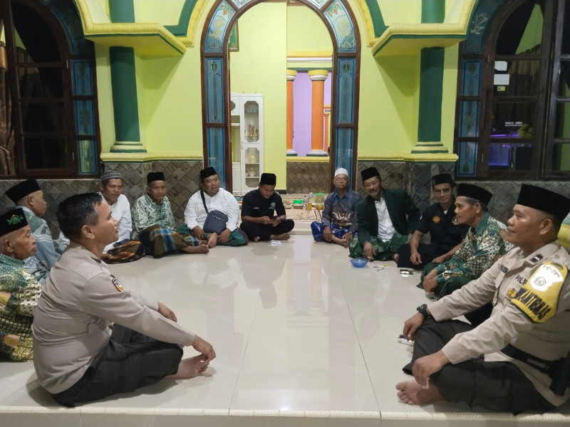 Laksanakan Giat Cooling System, Bhabinkamtibmas : Apapun Agamanya , Tidak Ada Mengajarkan Untuk Saling Berselisih Dalam Memilih Pemimpin