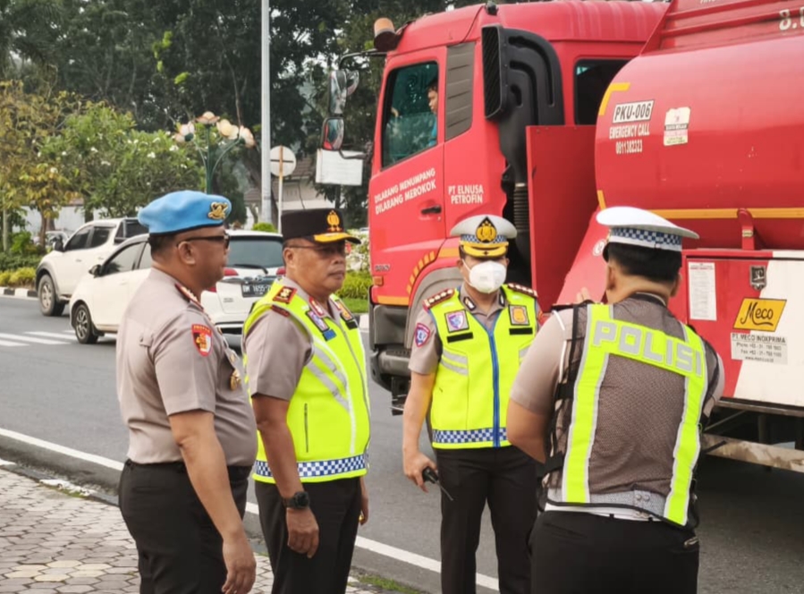 Kapolda Riau Pantau Strong Point Pagi, Pastikan Personel Siaga Atur Lalu Lintas