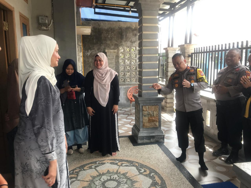 Kapolsek Binawidya dan Ketua Bhayangkari Silaturahmi dengan Ibu-ibu Majelis Taklim