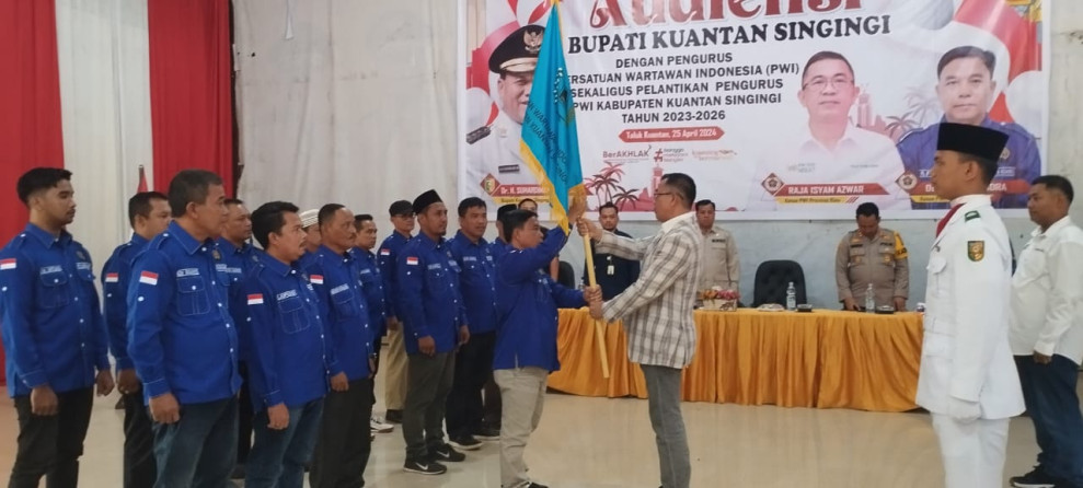 Lantik Pengurus PWI Kuansing, Raja Isyam : Jaga Nama Baik Organisasi dan Selalu Kritik