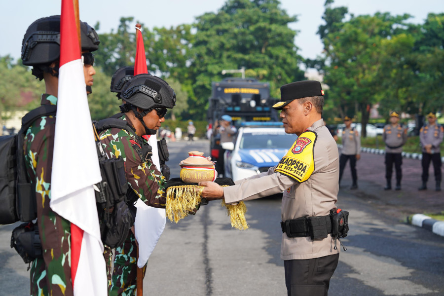 HUT Bhayangkara ke-78, Polda Riau Lepas Tim Pengambilan Air Suci ke Istana Siak