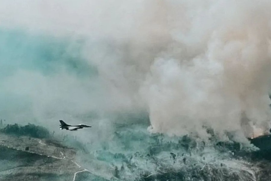 F-16 Lanud Roesmin Nurjadin Dilibatkan Pantau Karhutla di Riau
