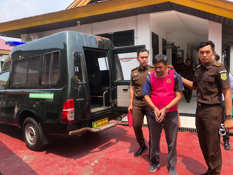 Diduga Korupsi, Sekretaris Bawaslu Indragiri Hulu Masuk Bui