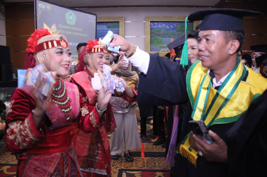 Tarian Daerah Tersaji di Wisuda Unilak ke 69, Prof Junaidi Tegaskan Unilak Sebagai Kampus Multicultural