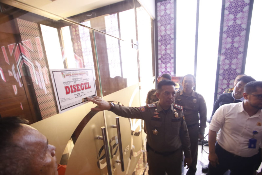 Tidak Mengantongi Izin Usaha Dan Diduga Jadi Tempat Peredaran Narkotika, Satpol PP Pekanbaru Tutup Axelle Pub and KTV