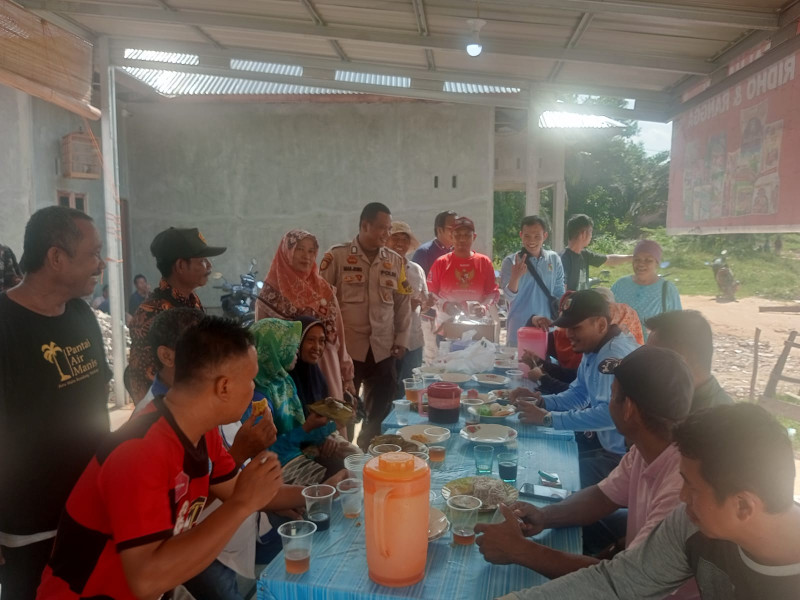 Kegiatan Polsek Tenayan Raya dalam Giat Cooling  System bersama warga Masyarakat  Dalam Rangka Pemilukada Serentak Tahun 2024 di Kel. Tuah Negeri
