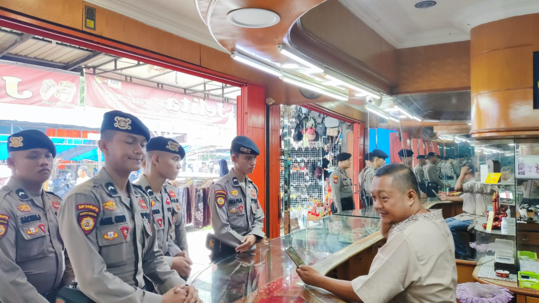 Sat Sampta Polresta Pekanbaru Lakukan Patroli Jalan Kaki Cegah Gangguan Kamtibmas