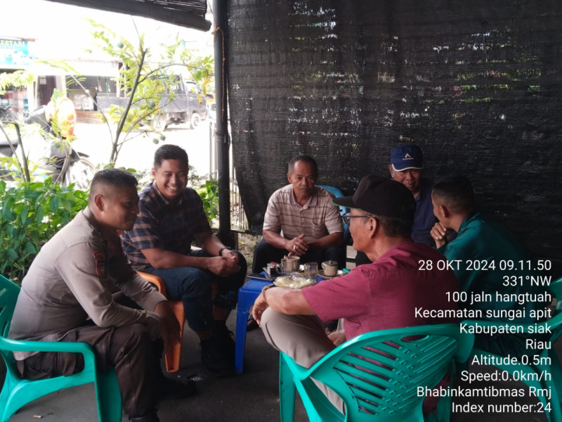 Bhabin Kamtibmas Kampung Rawa Mekar Jaya Imbau Warga Agar Tetap Jaga Kamtibmas Selama Pilkada