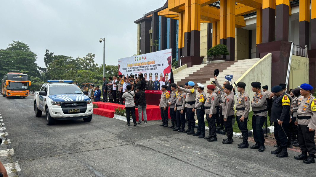 Kaopsda OMP - LK 2024 Dampingi Langsung Kapolda Riau di Giat Pelepasan Personel BKO PAM TPS