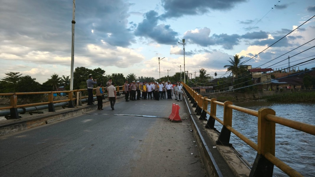 PASTIKAN ARUS MUDIK AMAN DIRLANTAS POLDA RIAU TINJAU KONDISI JEMBATAN UJUNG BATU ROKAN HULU