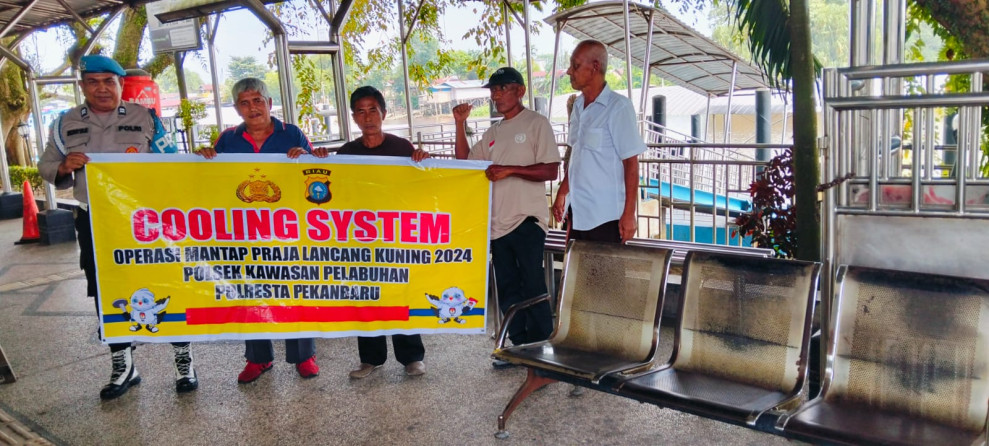 Polisi Datangi Pelabuhan Pekanbaru, Berikan Pesan Pemilu Damai ke Penumpang dan Pedagang