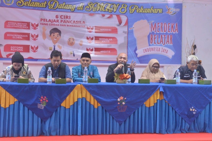 Kunjungi SMAN 8 Pekanbaru, Kagama Beri Pemahaman Passion dan Peluang Kerja