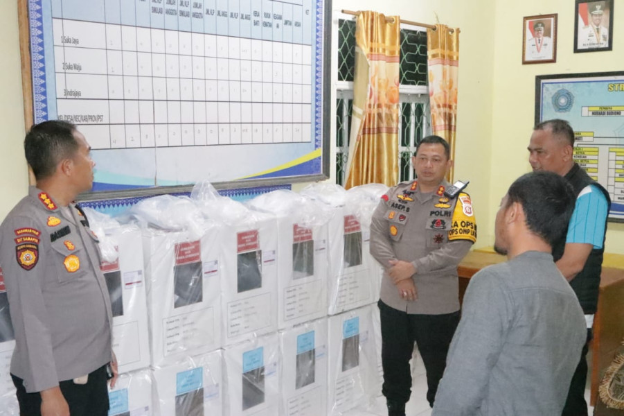Pamatwil dan Kapolres Siak Lakukan Peninjauan dan Pengecekan Logistik Pilkada Serentak di Kecamatan Bunga Raya