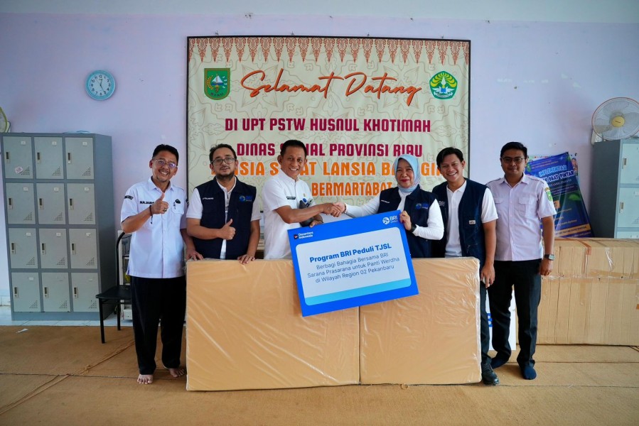 BRI Region 2 Pekanbaru Berbagi Bahagia, Salurkan Sembako ke Panti Asuhan dan Dukungan Sarana bagi Lansia