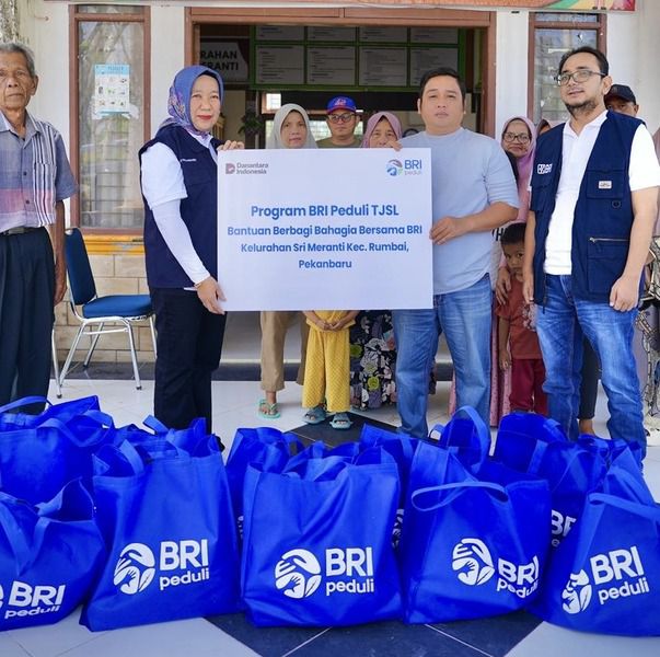 BRI Peduli Salurkan 700 Paket Sembako untuk Warga Sri Meranti di Bulan Ramadan