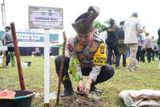 Polda Riau Inisiasi Aksi Tanam Pohon, Melindungi Tuah Menjaga Marwah