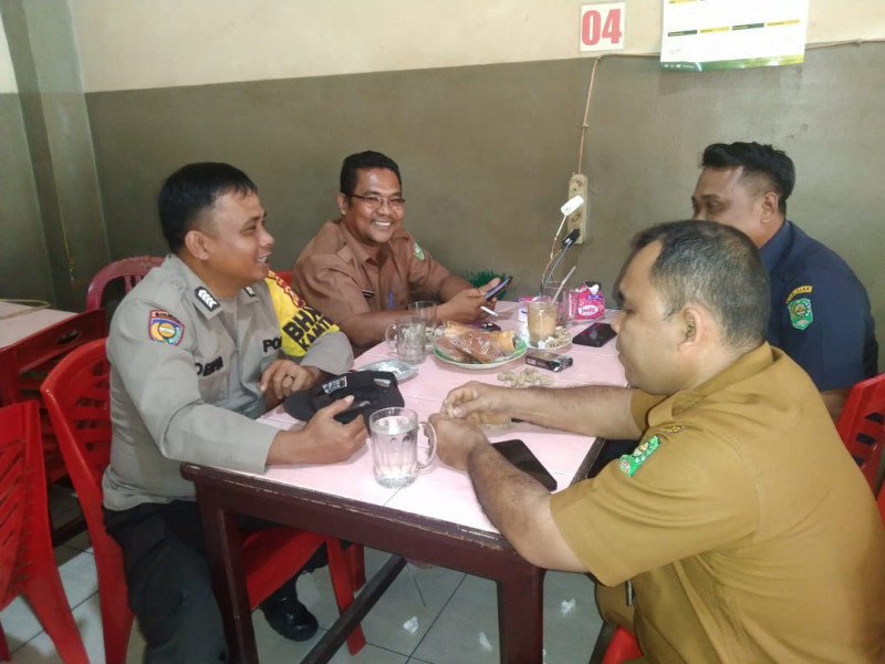 Bhabinkamtibmas Desa Suak Lanjut Kecamatan Siak Ajak Warga Tetap Tenang Menunggu Hasil Pleno Kabupaten