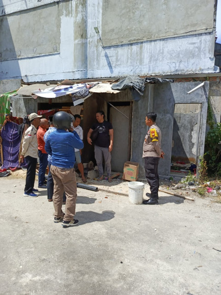 Demi Keamanan, Bhabinkamtibmas Pekanbaru Kota Langsung Menuju Lokasi Usai Terima Pesan WhatsApp