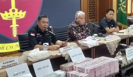 Mantan Pejabat MA Ditangkap, Ditemukan Uang Hampir Rp 1 Triliun dan Emas 51 Kg Ikut Disita