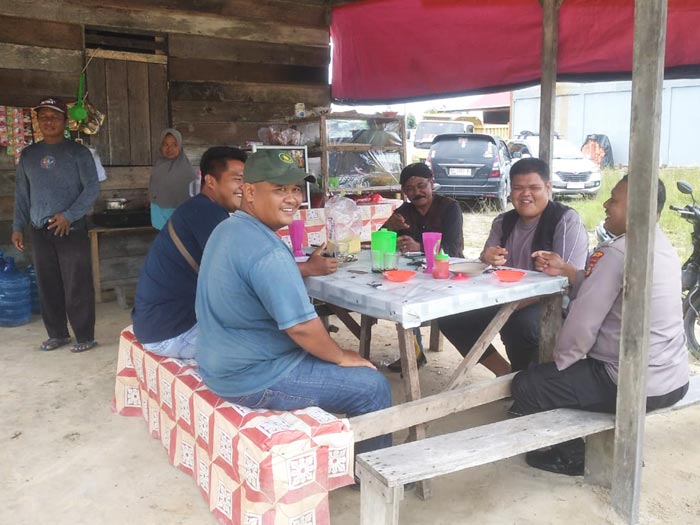 Intensifkan Cooling System Jelang Pilkada 2024, Bhabinkamtibmas Polsek Siak Gandeng Rukun Tetangga Setempat
