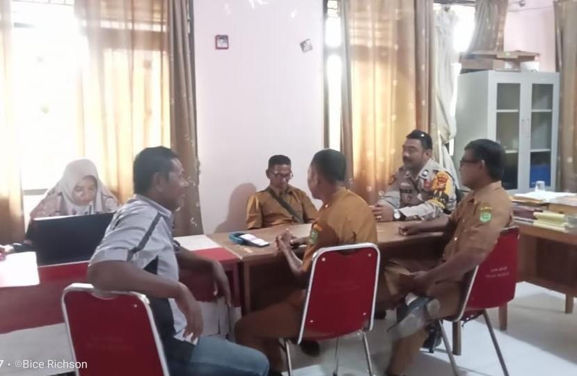Personil Polsek Sungai Apit Aiptu Bice  Laksanakan Kegiatan Sambang Warga sebagai Upaya Cooling System Menjelang Pilkada 2024