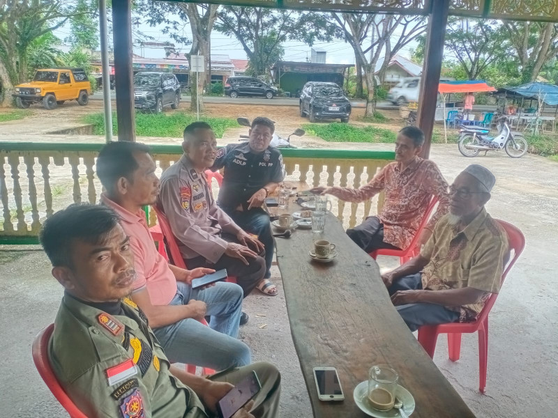 Cooling System di Sungai Mempura,Bhabinkamtibmas Polsek Siak Sampaikan Pesan Pilkada Damai