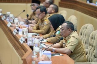 Pj Gubri Rapat Dengar Pendapat Dengan Komisi II DPR RI Bahas Pilkada Serentak 2024