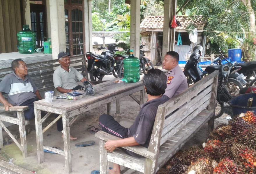Himbau Masyarakat Tidak Golput, Bhabinkamtibmas Polsek Siak Lakukan Cooling System Bersama Tokoh Masyarakat