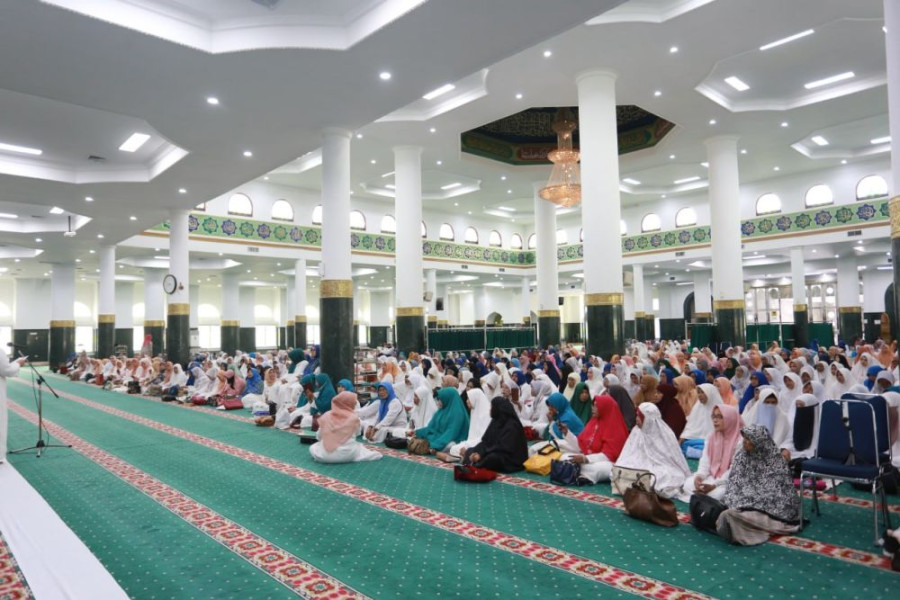 Pj Ketua DWP Riau Ferra Ajak Masyarakat Tingkatkan Ibadah di Penghujung  Ramadan