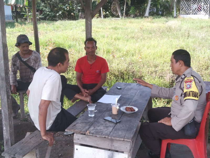 Cooling Sistem Himbauan Keamanan oleh Bhabinkamtibmas Desa Rawang Air Putih, Kecamatan Siak Menjelang Pemilihan Pilkada Serentak