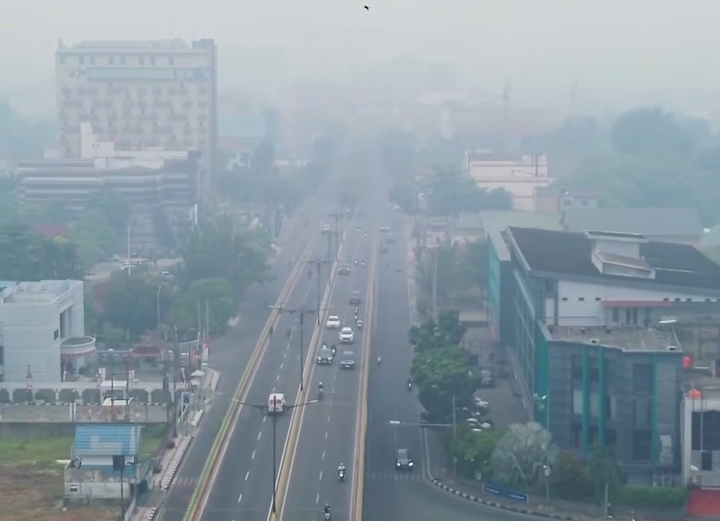 Pekanbaru Kembali Diselimuti Asap, Warga Diminta Kurangi Aktivitas di Luar