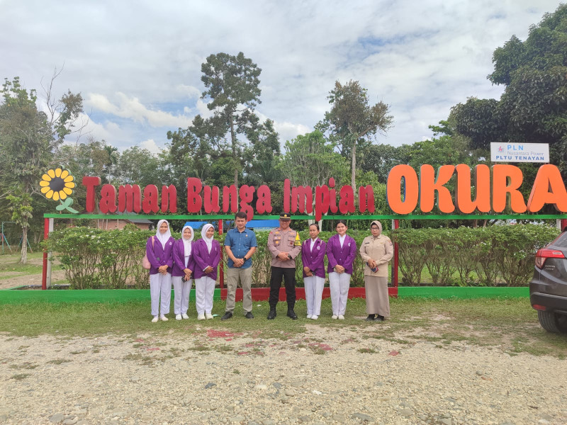 Kapolsek Rumbai Pesisir Ajak Pelajar SMK Kesehatan Genus Riau Wisata Edukasi ke Desa Okura