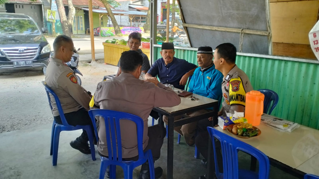 Polsek Binawidaya Lakukan Cooling System dari Warung ke Warung