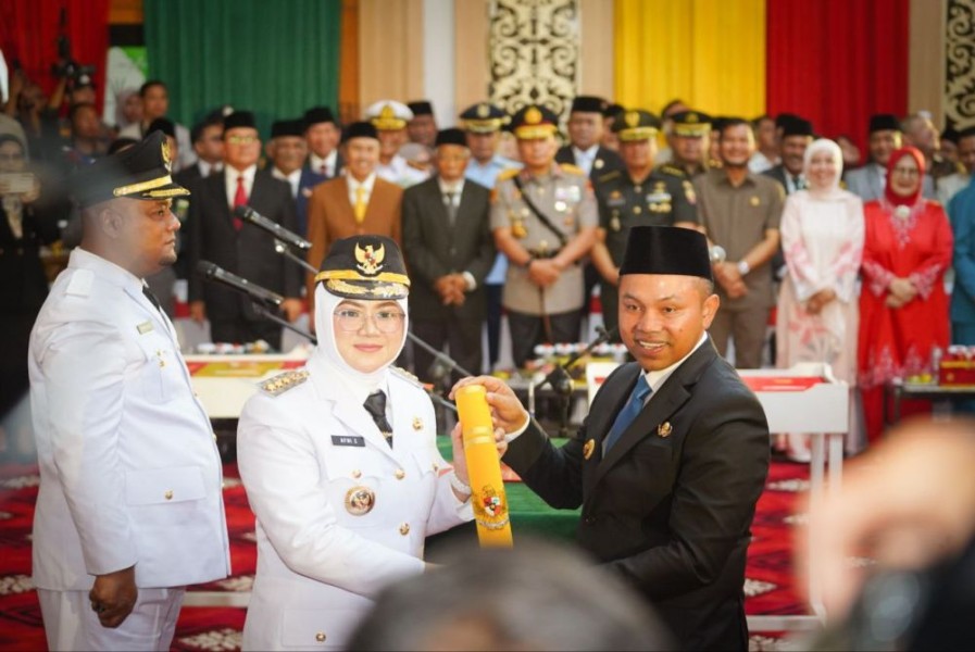 Setelah Melewati Proses Panjang, Gubernur Abdul Wahid Resmi Lantik Afni - Syamsurizal