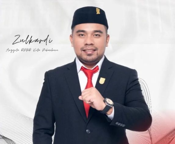Tampil Beda Saat Dilantik Jadi Anggota DPRD Pekanbaru, Zulkardi Berniat Sumbangkan Gaji untuk Fakir Miskin dan Pedagang Kecil