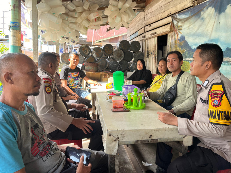 Bhabinkamtibmas Polsek Senapelan Ajak Warga Ciptakan Kondusifitas Keamanan Selama Pilkada