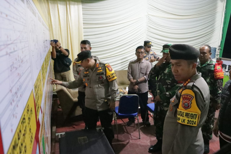 Dampingi Pamatwil ,Kapolres, Dandim dan Ketua KPUD Siak Lakukan Pengecekan Pos Pengamanan Gudang Logistik Pilkada