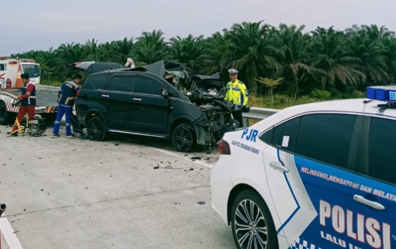 Kecelakaan Maut di Tol Bangkinang, Dua Penumpang Innova Tewas Diduga Akibat Microsleep