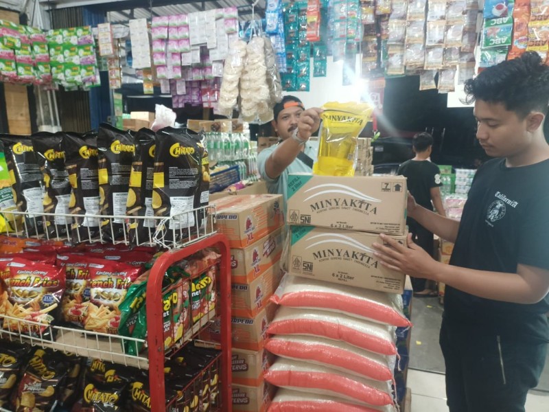 Timsus Polresta Pekanbaru Terus Pantau Peredaran Minyak Kita Di Pasaran.