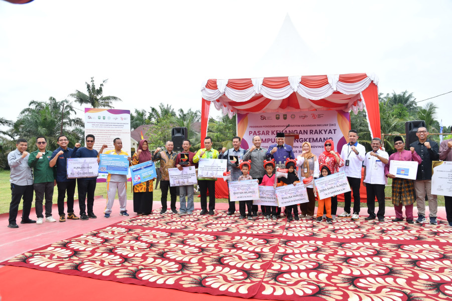 BRK Syariah Jadi Pionir Dalam Program EKI OJK di Kampung Sengkemang