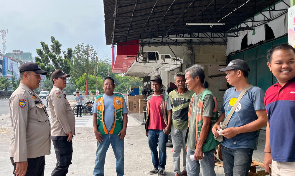 Sosialisasi Cooling System, Polsek Senapelan Sasar Pengguna Jalan Dan Juru Parkir Di Pasar Buah